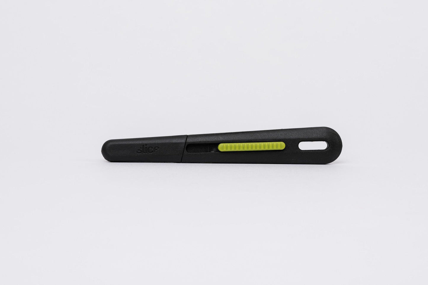 Stylo-cutter fin auto-rétractable
