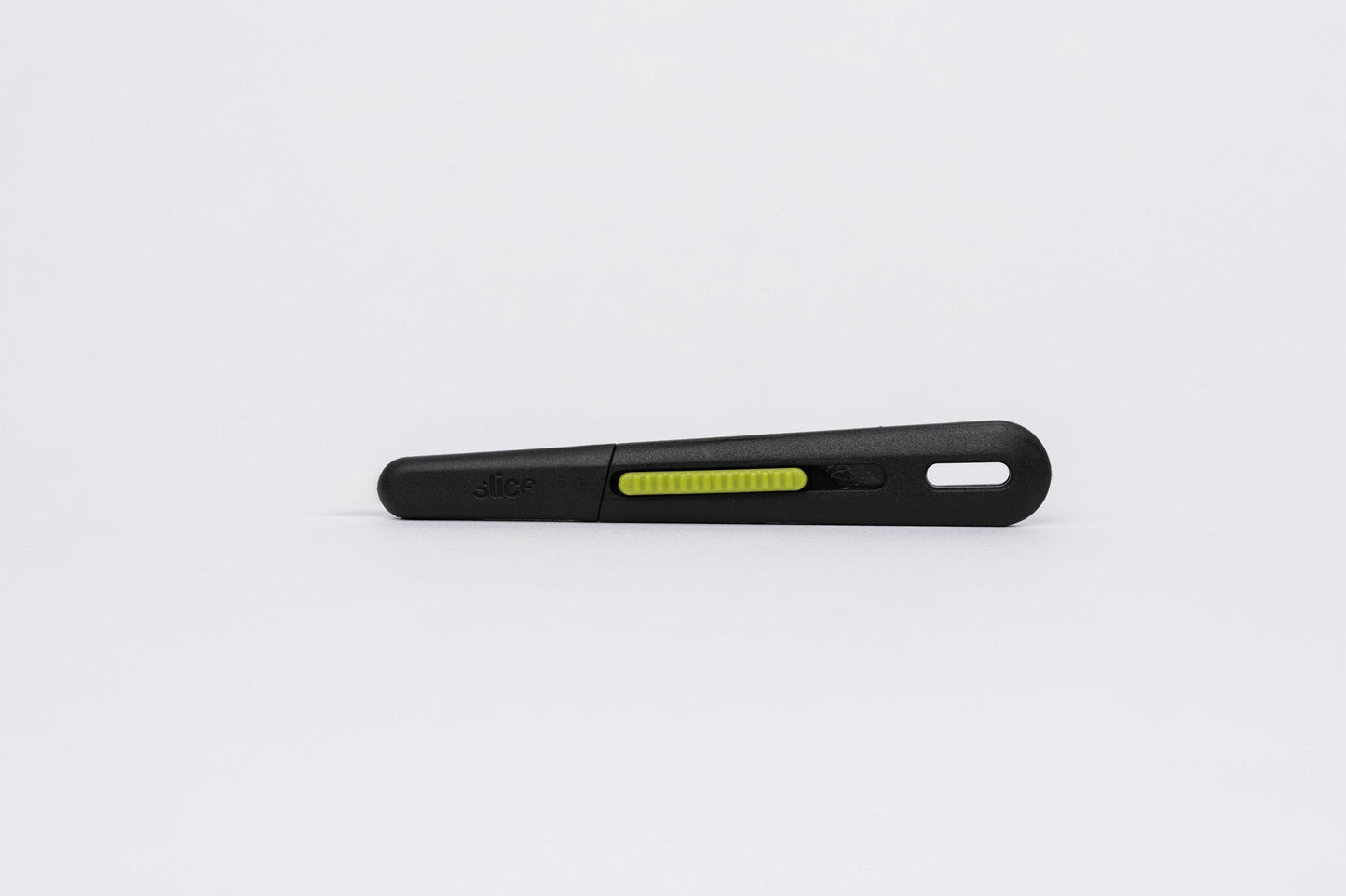Stylo-cutter fin auto-rétractable